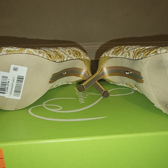 Shoes - Picture 5 of 6